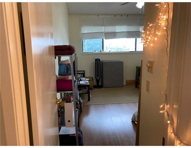 Building Photo - 806 W 24th St