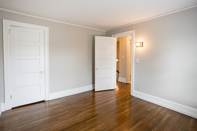 Building Photo - 8142 E Vernor Hwy