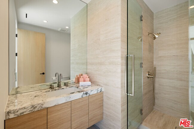 Building Photo - 365 Trousdale Pl