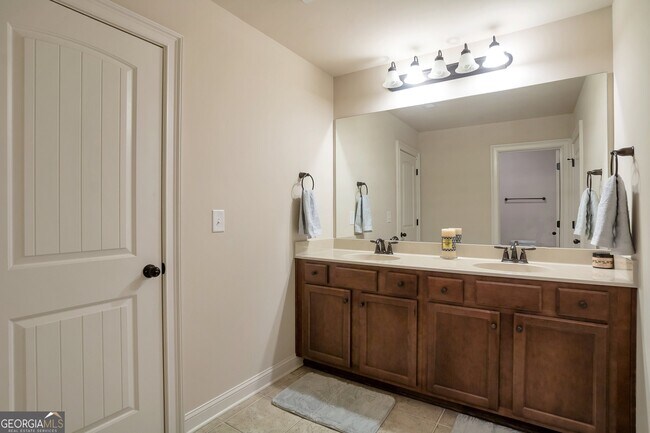 Building Photo - 200 Claret Way