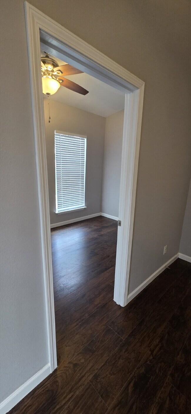 Building Photo - 3 bedroom and 2 bathrooms has newly renovated modern home in Southtown unit ready to move in! Mov...