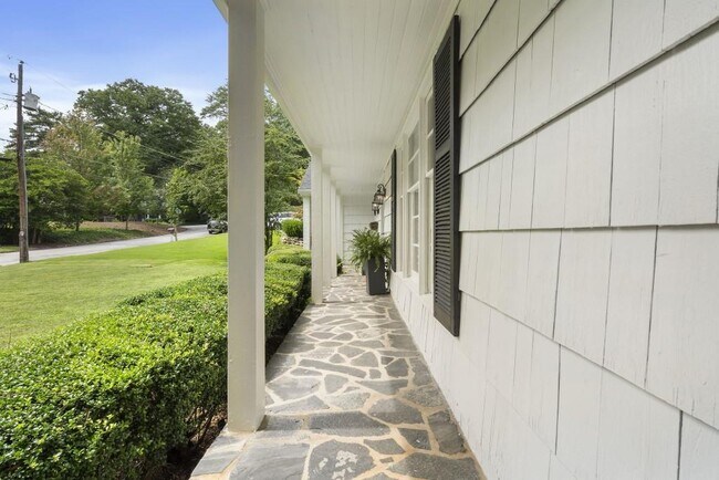 Building Photo - 2151 Radcliffe Dr NW