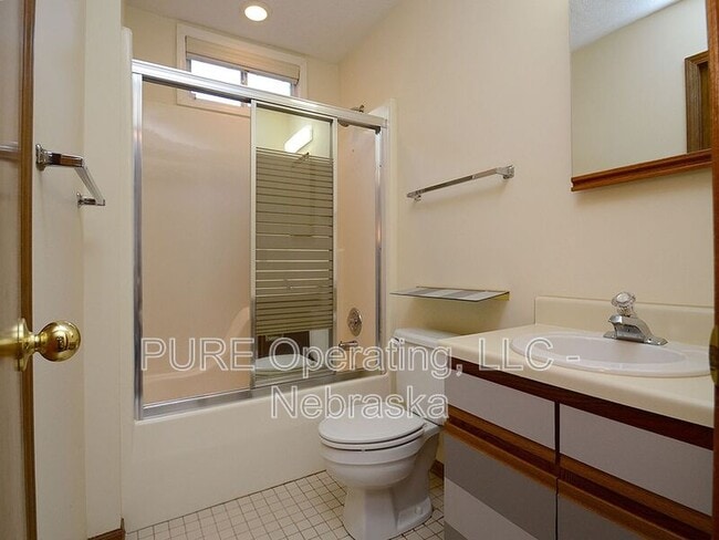 Building Photo - 1217 Pierce St