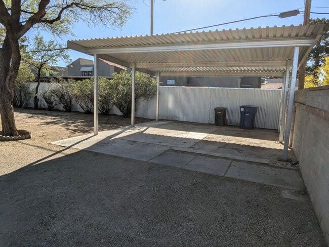 Building Photo - Triplex - 2 Bedroom and 1 Bath Unit