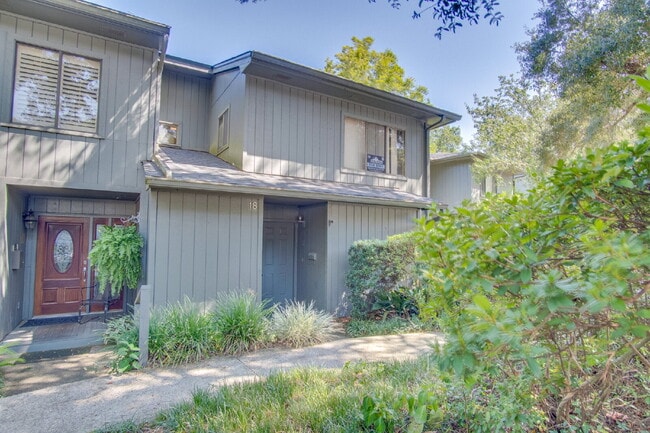 Primary Photo - 2 Bedroom, 2.5 Bath Townhome with Easy Acc...