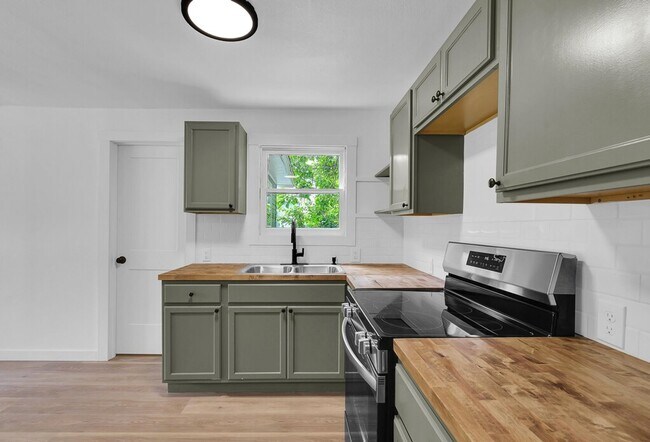 Building Photo - Newly Renovated 3 Bed, 2 Bath Home in Waco