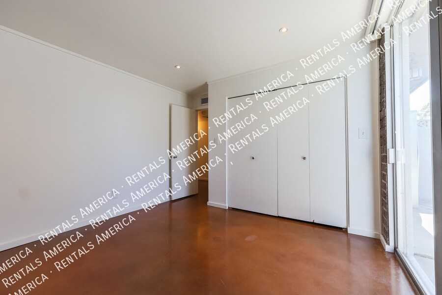 Building Photo - 4202 N 38th St