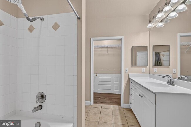 Building Photo - 501 Hungerford Dr