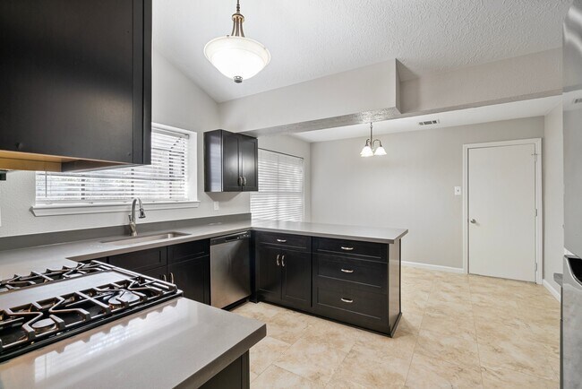 Building Photo - 3318 Golden Willow Dr