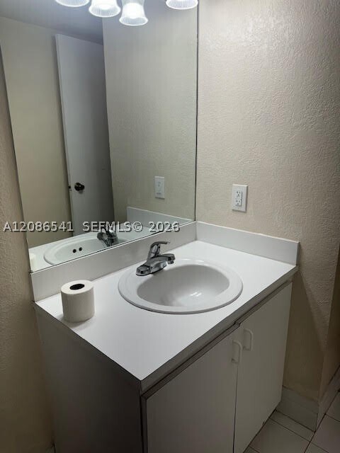 Building Photo - 9310 Fontainebleau Blvd