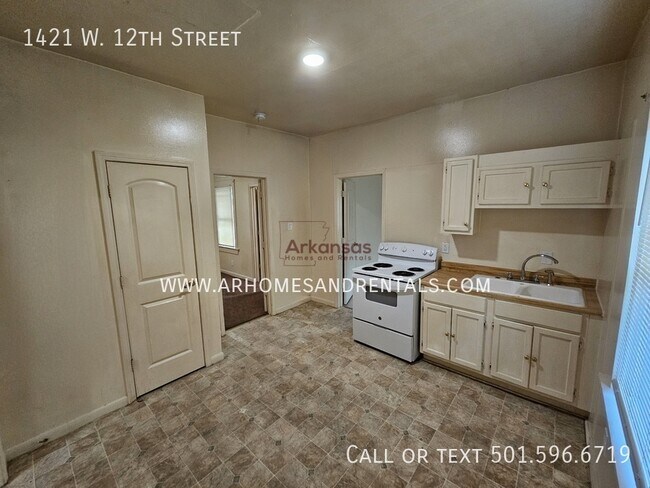 Building Photo - 1421 W 12th St