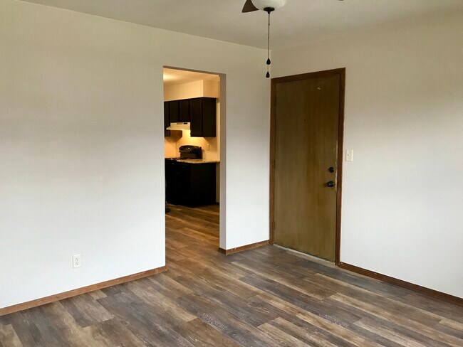 Building Photo - Whispering Way