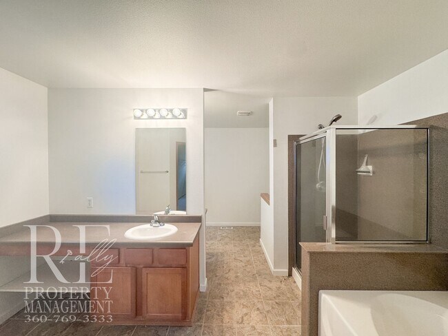 Building Photo - Spacious 4-Bedroom Home with Brand-New Carpet, Two Living Areas & Loft