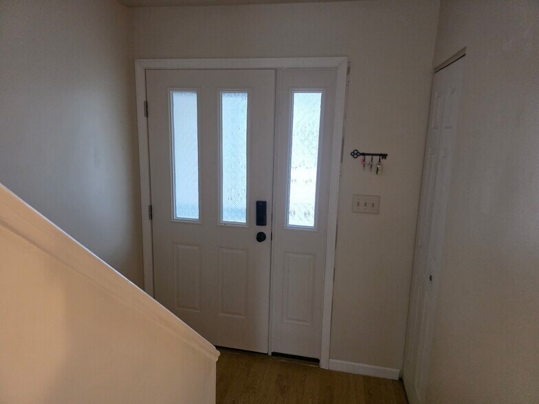 Building Photo - 131 Freedom Ct