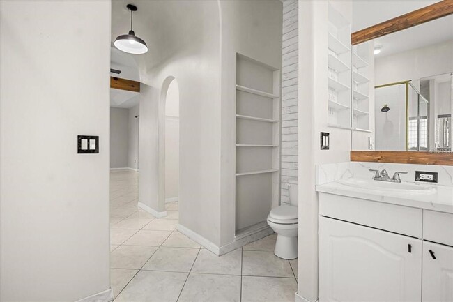 Building Photo - 13848 Vista Del Lago Blvd