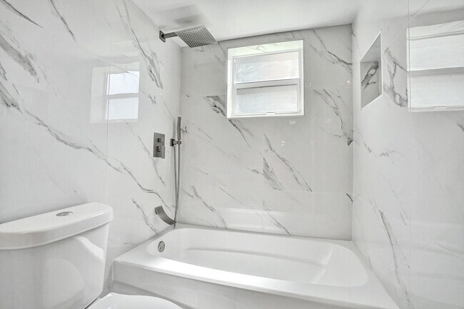 Building Photo - 301 SE 3rd St