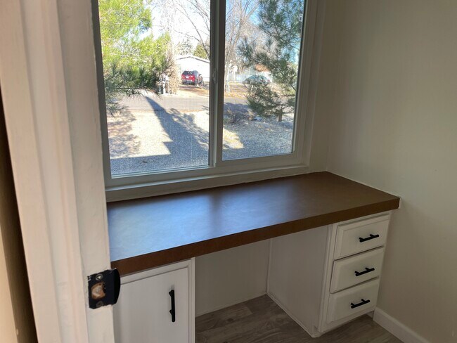 Building Photo - 9037 E Rancho Vista Dr