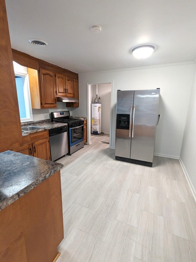 Building Photo - 222 Patrician Dr