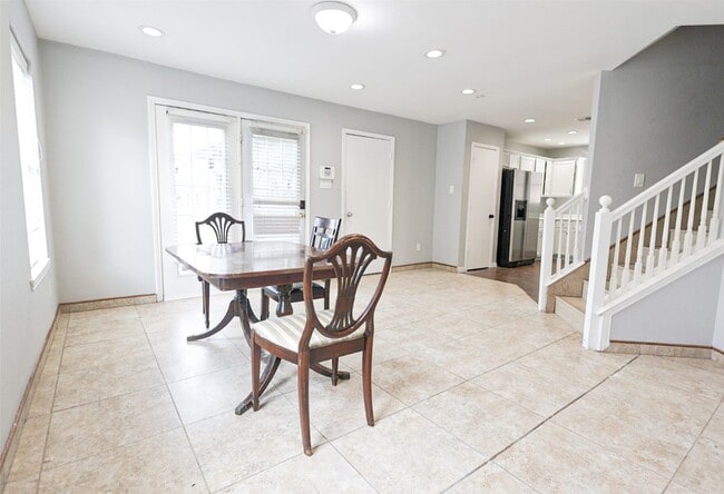 Building Photo - 815 Valleycreek Rd