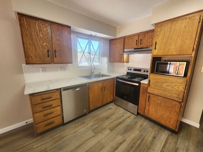 Building Photo - Beautiful Remodled, 3 Bedroom Home!