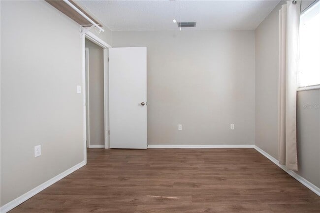 Building Photo - 802 Buttonwood Dr