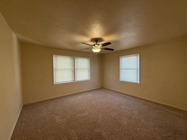 Building Photo - 334 B St