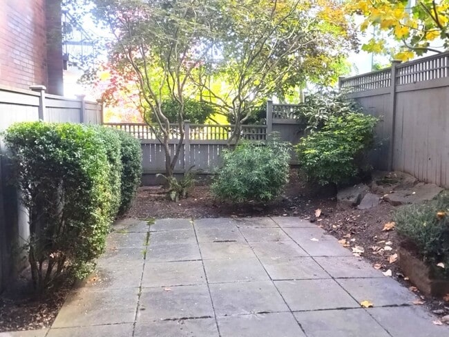 Building Photo - 2Bd/1Ba Seattle Condo