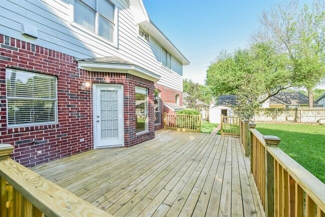 Building Photo - 22847 Red River Dr