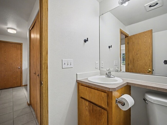 Building Photo - NAVAB02