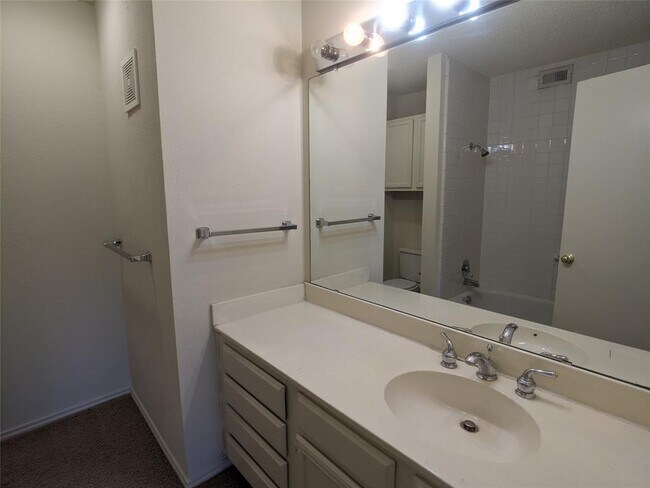 Building Photo - 15151 Berry Trail