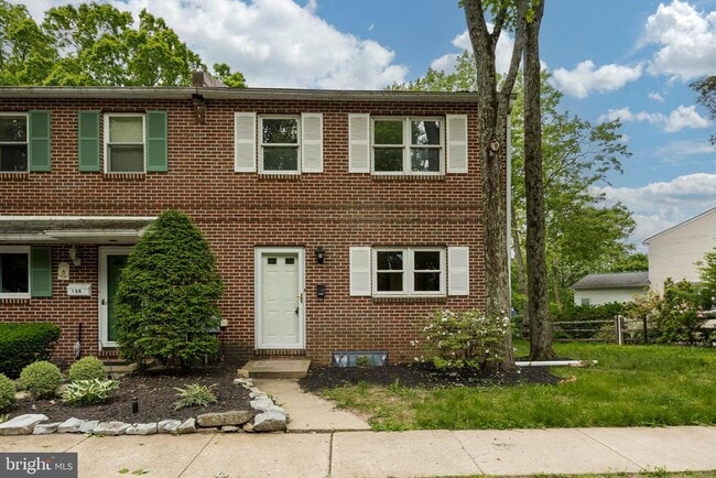 Primary Photo - 918 Dogwood Ln