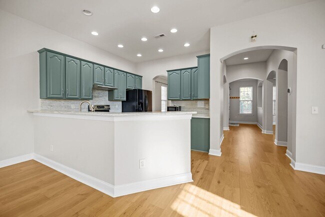Building Photo - 10724 Alvarado Way