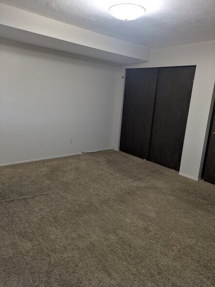 Building Photo - 4960 S 425 W