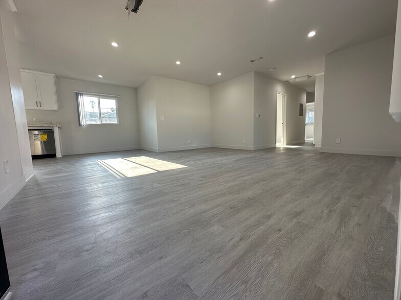 Building Photo - 1477 S Sherbourne Dr