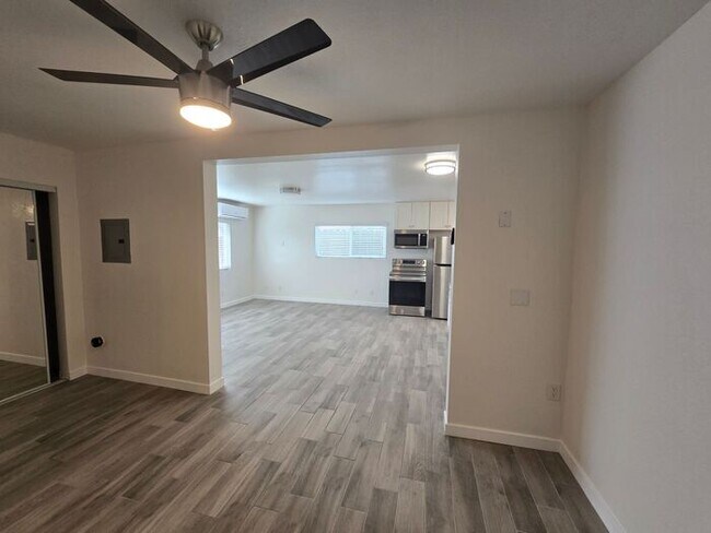 Building Photo - Newly remodeled, studio-style living space located in the heart of San Diego