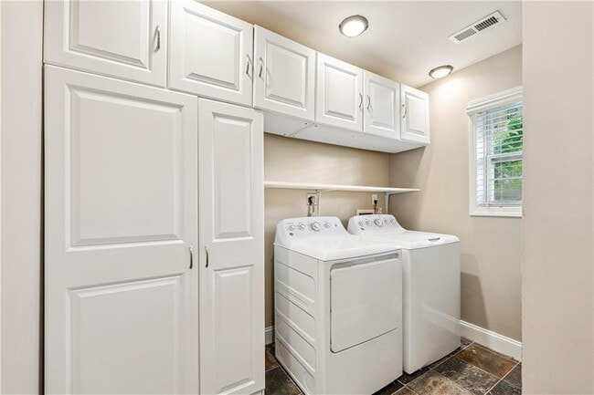 Building Photo - 1578 Lincoln Ave SE