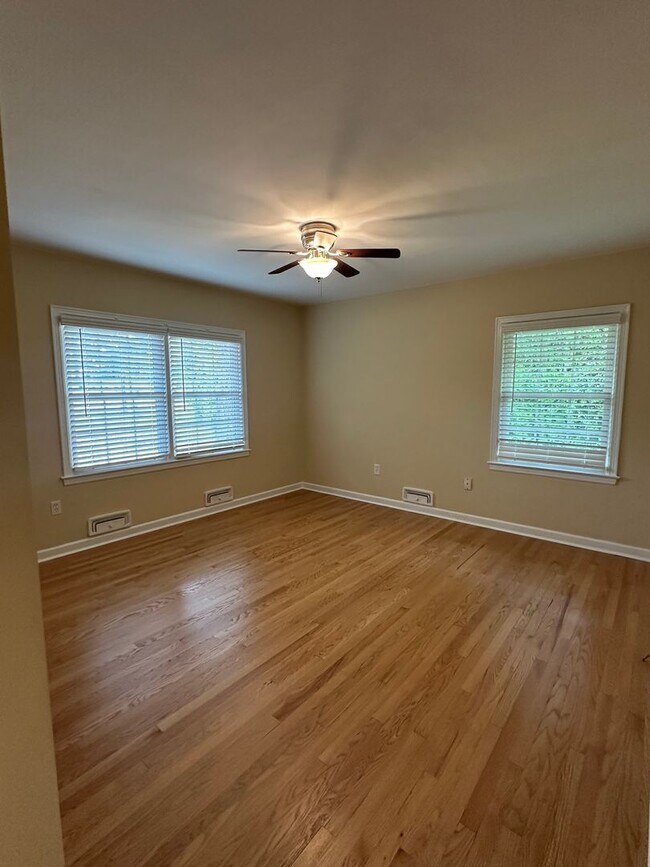 Building Photo - 3 Bedroom Ranch in Gainesville!