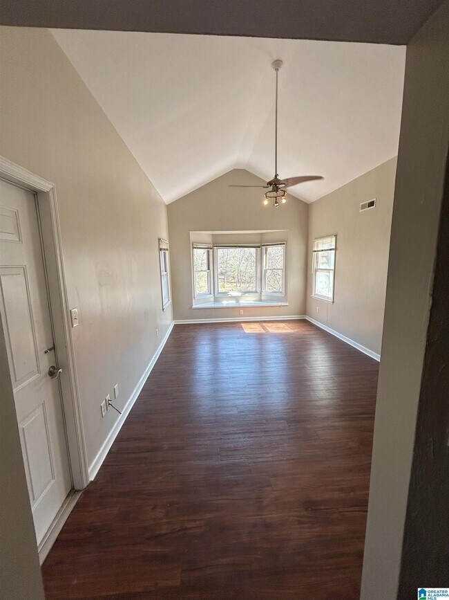 Building Photo - 3044 Cahaba Cliffs Dr