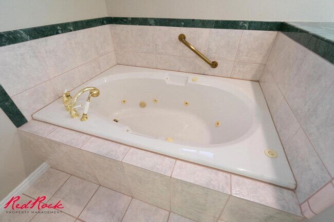 Building Photo - Spacious 6 Bedroom Home with a Balcony!