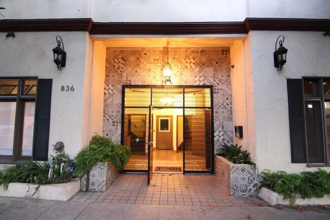 Primary Photo - 846 Sanborn Ave