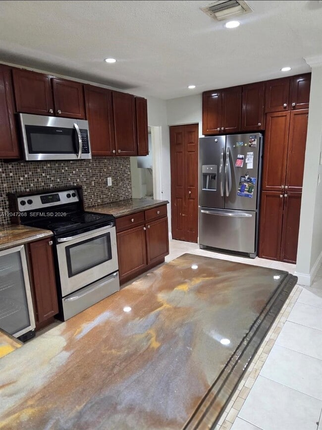 Building Photo - 6118 Royal Palm Blvd