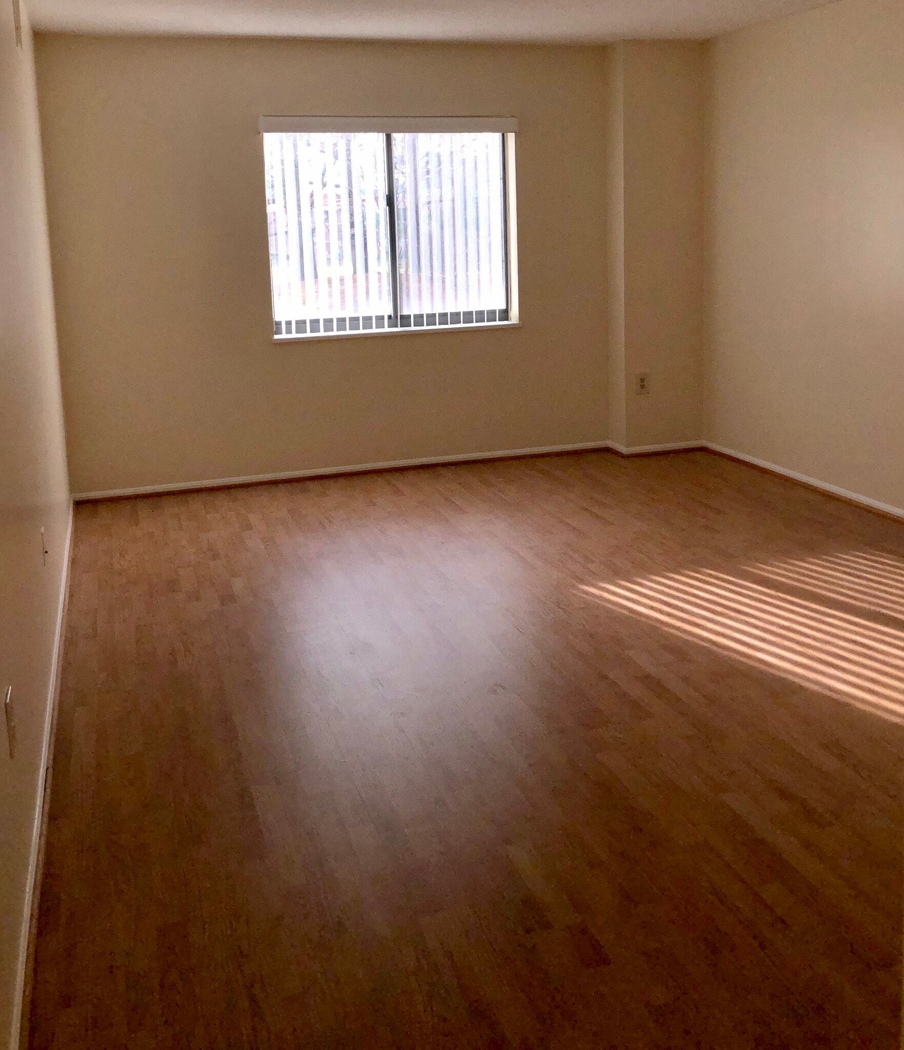 Large Main Bedroom - 15115 Interlachen Dr