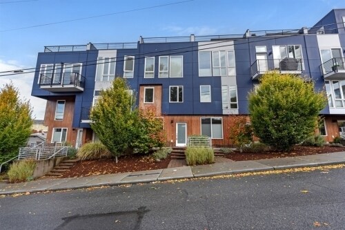 Building Photo - Eastlake Contemporary Townhome - 2 bedrooms