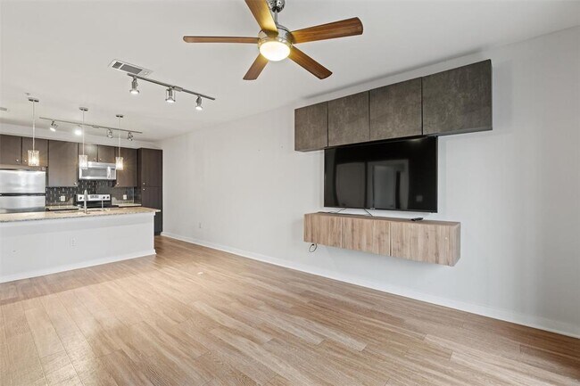 Building Photo - 1900 Barton Springs Rd