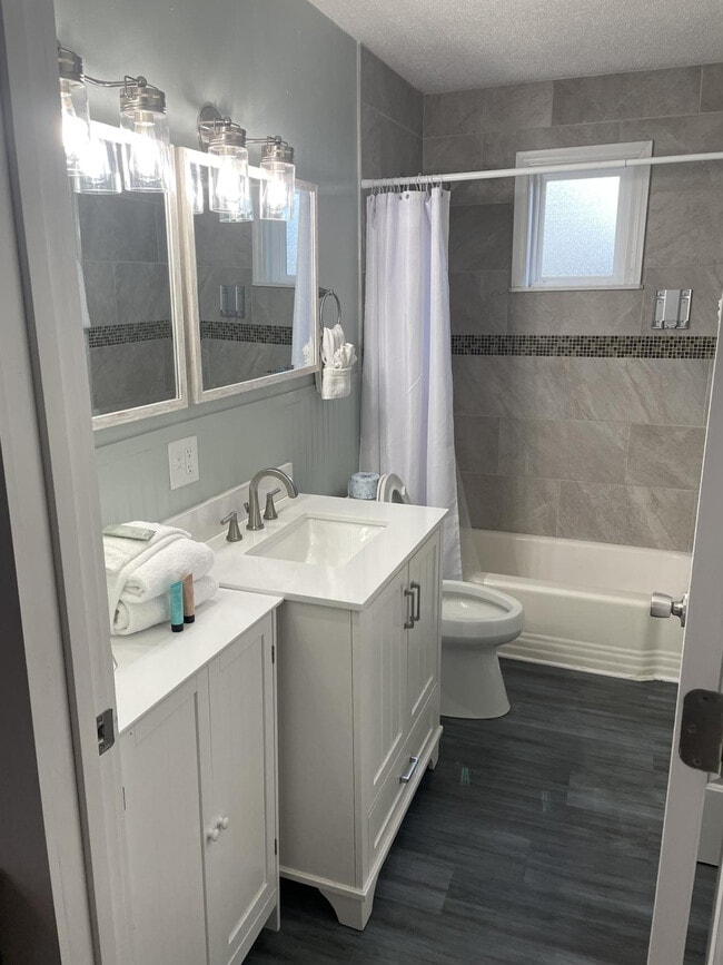 Building Photo - 411 N D St