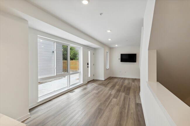 Building Photo - 1514 Master St