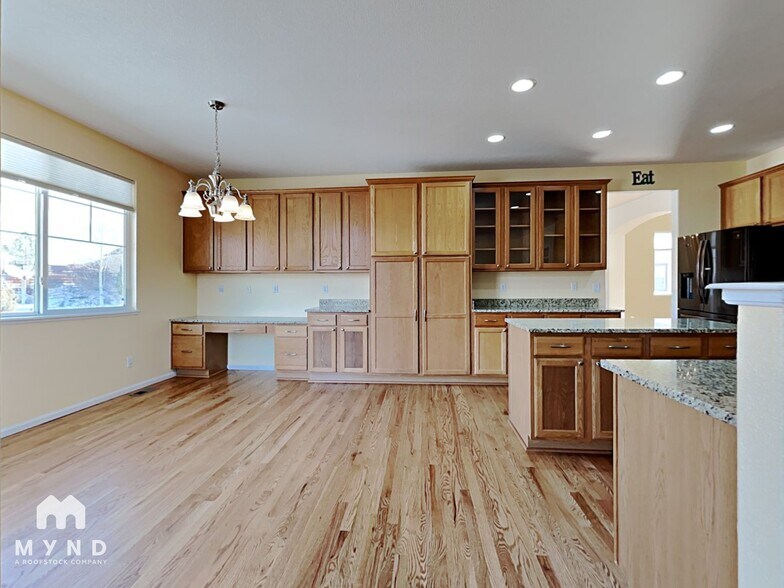 Building Photo - 10883 Torreys Peak Way