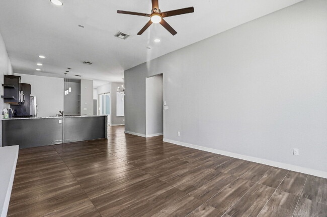 Building Photo - 4 bedroom with outdoor kitchen, fully landscaped in 79928