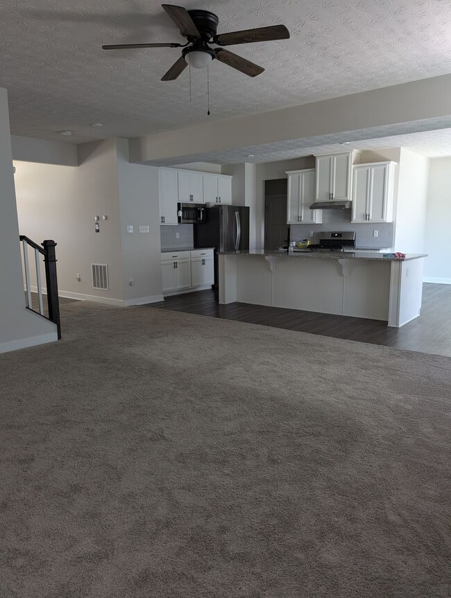 Building Photo - Spacious 4-bedroom, 3.5-bath home in Tipp City, OH