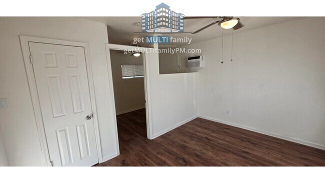 Building Photo - 3926 E Earll Dr